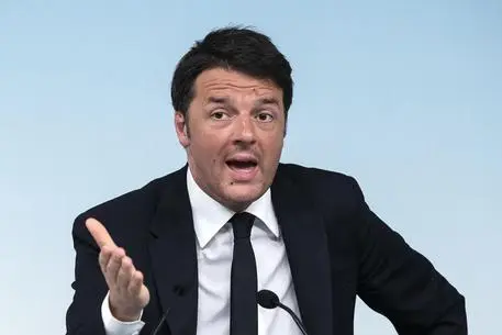Renzi scrive ai parlamentari Pd: "A settembre subito pronti per taglio tasse"