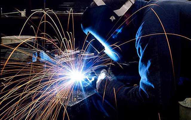 Istat: produzione industriale in calo a giugno, -0,3%