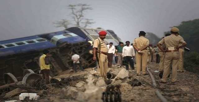 India, deragliano due treni veloci: strage di passeggeri