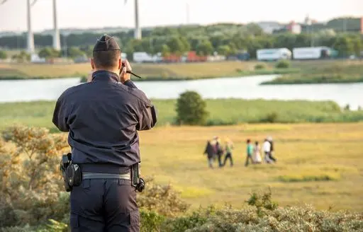 Migranti, Londra e Parigi chiedono aiuto alla Ue per la crisi dell'Eurotunnel