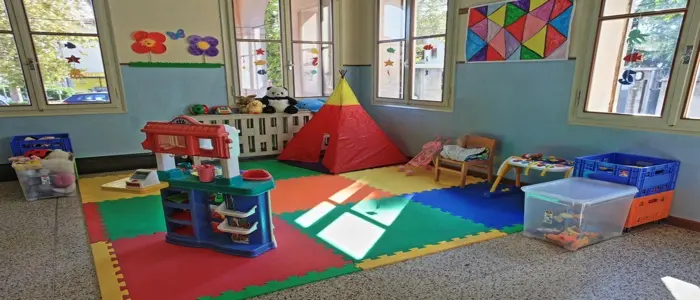 Reggio Emila, divieto di accedere a tutte le scuole materne: maestra sospettata di maltrattamenti