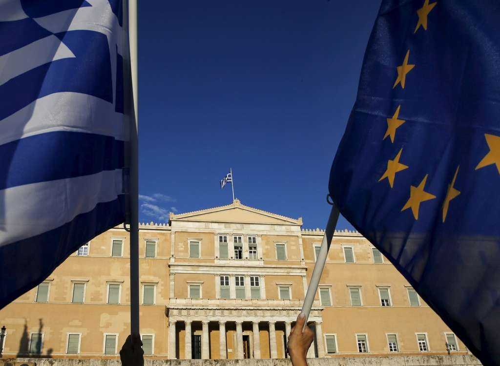Grecia, la Bce boccia la riapertura della Borsa senza restrizioni. Domani la 'Troika' torna ad Atene