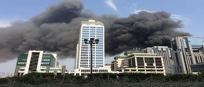 Napoli: maxi incendio nella zona Est, in fiamme due capannoni