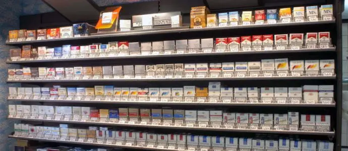 Catanzaro Vendita sigarette senza autorizzazione, sequestrati 3 quintali [Foto]
