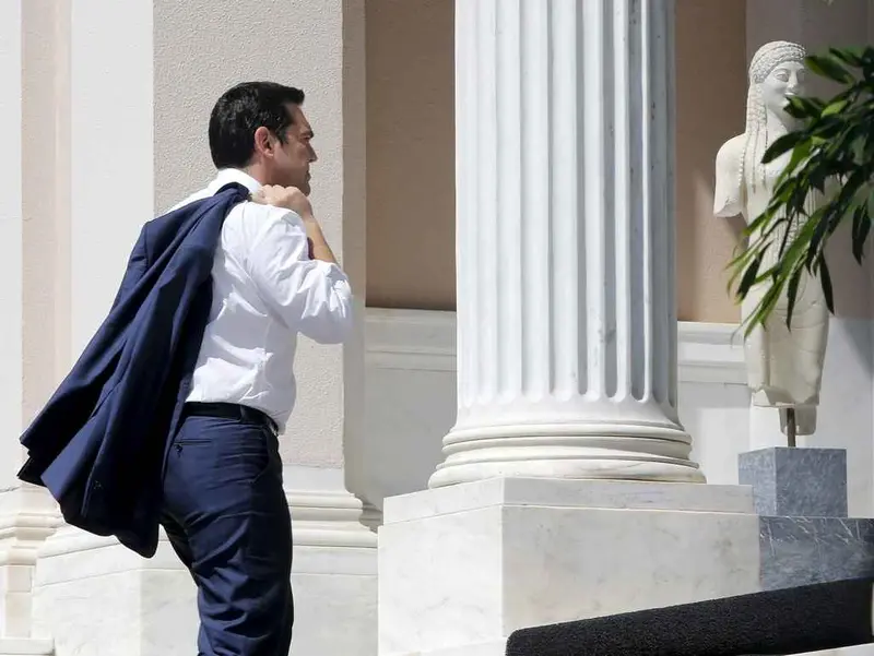 Grecia, l'intesa spacca Syriza: "Umiliati". Riforme in 72 ore, aiuti di 86 miliardi