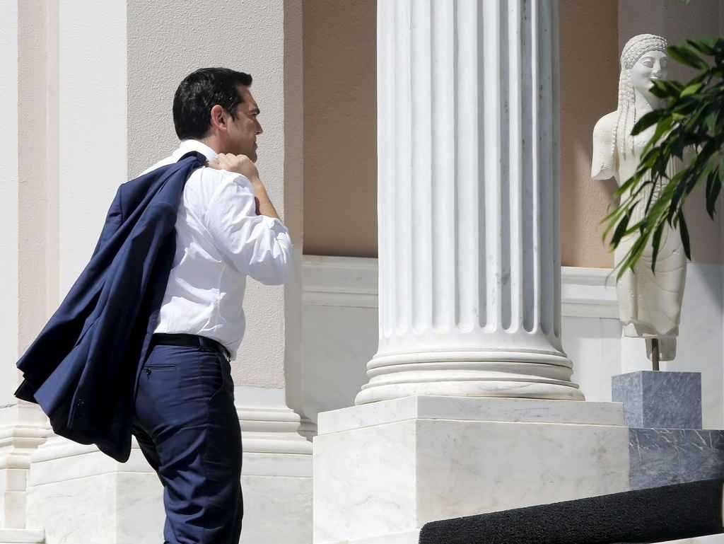 Grecia, l'intesa spacca Syriza: "Umiliati". Riforme in 72 ore, aiuti di 86 miliardi