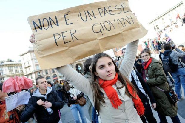 Ocse, senza lavoro il 42,7% dei giovani. Crescono i contratti precari