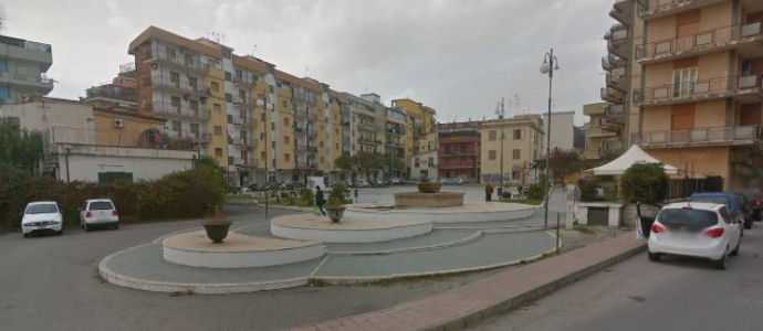 Intitolazione piazza Brindisi. Catanzaro-Marina