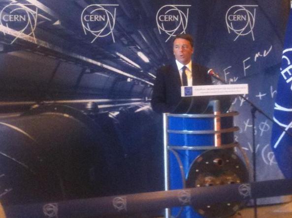 Renzi visita il Cern: "Coraggio Italia basta autoflagellarsi". Su Grecia: " Europa cambi o è finita"