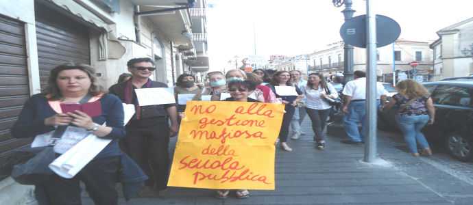 Protesta degli insegnanti calabresi a Montecitorio contro la Riforma Scuola