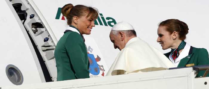 Il Papa vola in Sud America, viaggio tra i poveri del mondo