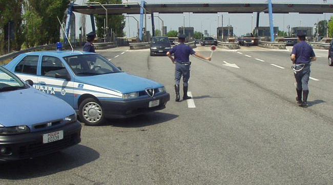 Fermato sulla A22 conducente tunisino: trasportava profughi in Germania