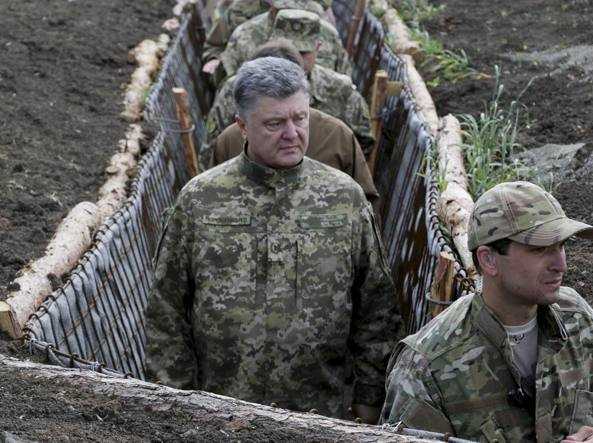 Crisi Ucraina, Poroshenko: «Putin non rispetta i patti; chiediamo armi pesanti agli Usa»