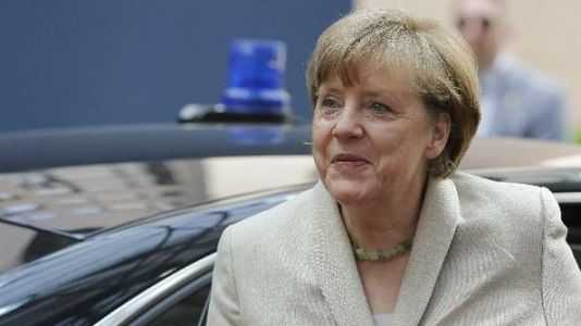 Grecia, Angela Merkel: "Se fallisce l'euro fallisce l'Europa"