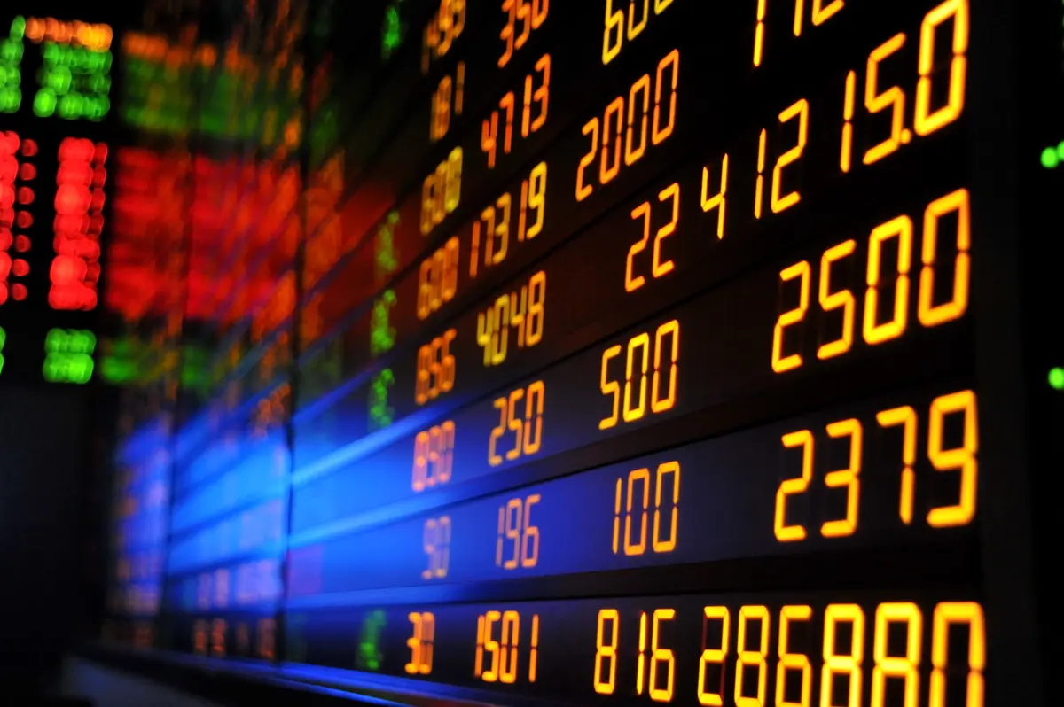 Btp, differenziale su Bund a 160 punti base; tasso 10 anni 2,405%