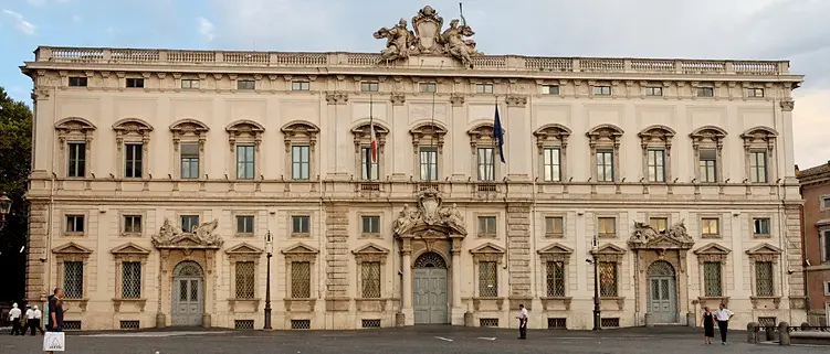 Blocco contratti e stipendi PA: per la Consulta è illegittimo