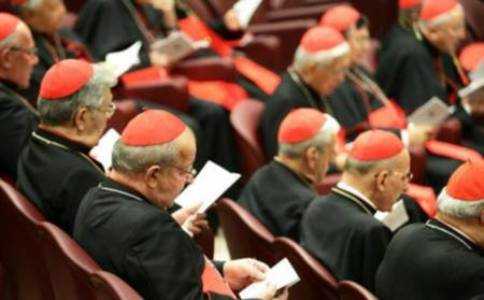 Vaticano, al Sinodo si discuterà di coppie gay e divorziati riposati