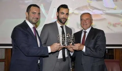 Marco Mengoni premiato al Senato per il suo messaggio ai giovani