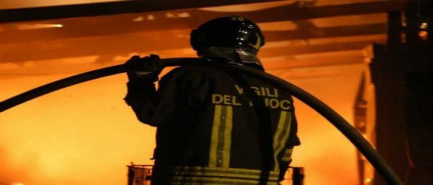 Sondrio, litiga con i vicini di casa ed incendia la loro abitazione: arrestato per incendio doloso