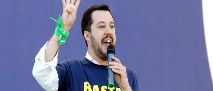 Raduno della Lega a Pontida, Salvini: "La ruspa la uso per Renzi"