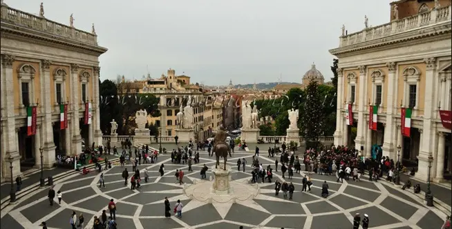 Renzi sull'amministrazione di Roma: "Se sanno governare governino, altrimenti vadano a casa"