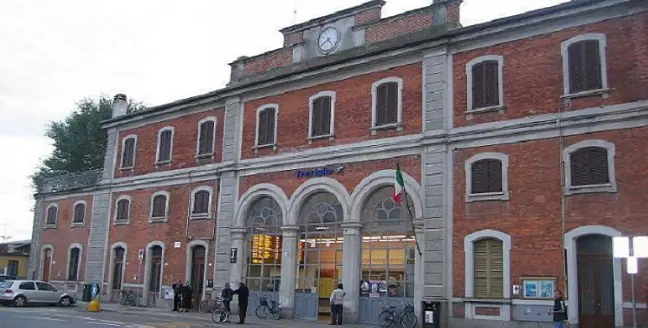 Bergamo: due ubriachi sul treno aggrediscono la capotreno e un passeggero