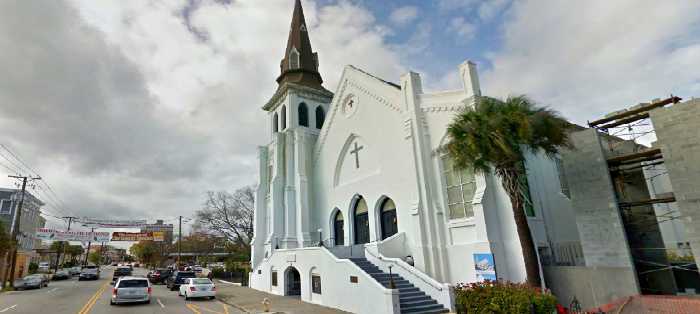 Charleston, il killer: "Volevo la guerra raziale". Lobby armi, "Ci vogliono le pistole in chiesa"