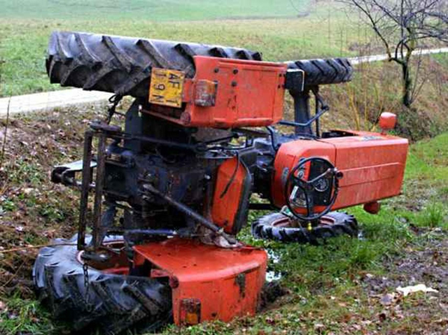 Ponte Pattoli, un uomo perde la vita investito da un trattore