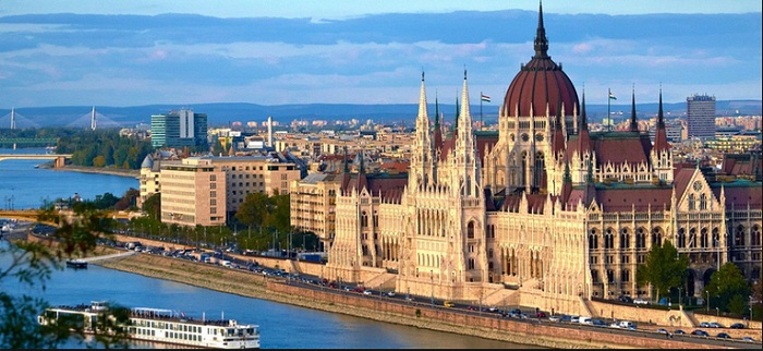 Migranti: l'Ungheria vuole costruire un muro al confine