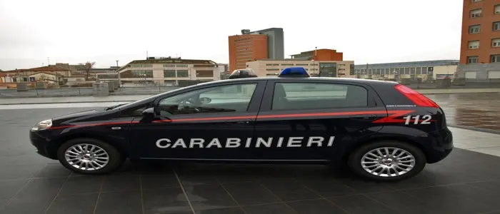 Milano, militare dell'Esercito minaccia con un coltello alla gola e violenta la sua ex: arrestato