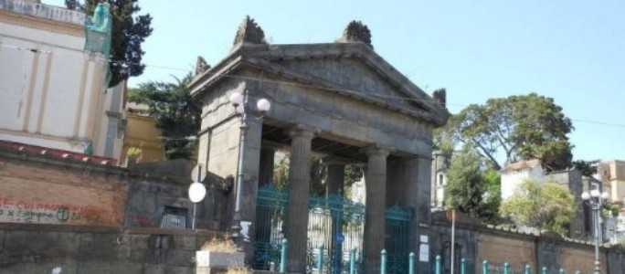 Napoli, rivendevano le cappelle  funerarie all'insaputa dei titolari:  truffa da 3,2 milioni