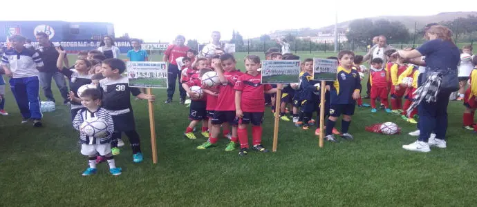 "Fun Football" 300 piccoli amici al centro tecnico federale per la xvi° festa regionale [Foto]