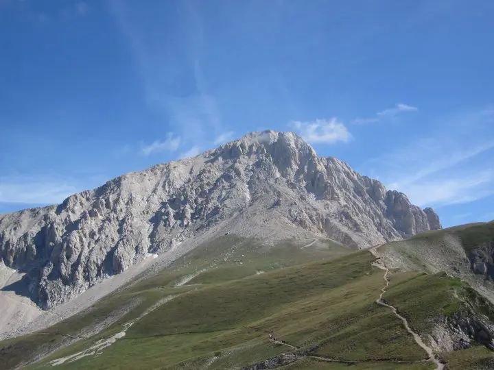 L'Aquila, prelato altoatesino precipita sul Gran Sasso