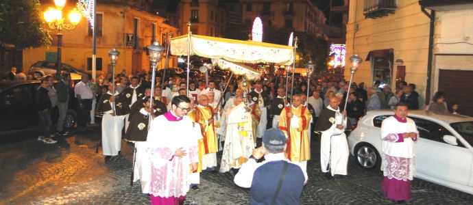 Istituiti dal vescovo Cantafora di Lamezia Terme 200 nuovi ministri straordinari dell'Eucaristia