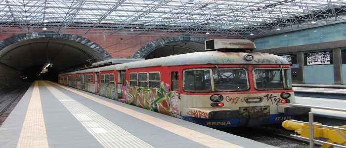 Napoli: una 17enne chiede di non fumare in treno e viene aggredita