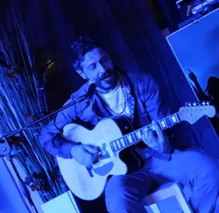 Napoli, Ambrosino in concerto al Chiostro di Santa Maria La Nova