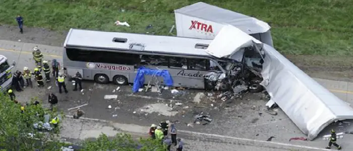 Pennsylvania, tir investe bus di turisti: tra i morti due italiani