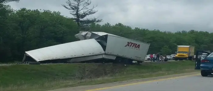 Pennsylvania, bus di turisti italiani si schianta contro un Tir: 3 morti e 13 feriti