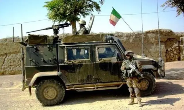 Afghanistan: il premier Renzi visita i militari italiani