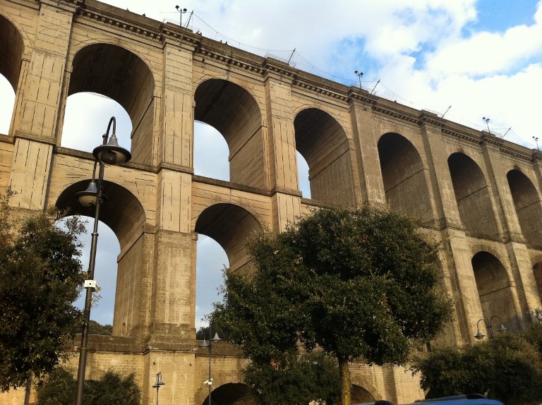 Ariccia - Duplice suicidio, di madre e figlio,  al "ponte dei suicidi"