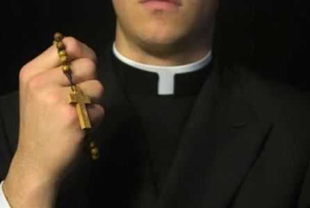 Quattro arresti per pedofilia tra Lazio e Liguria: in manette anche un prete