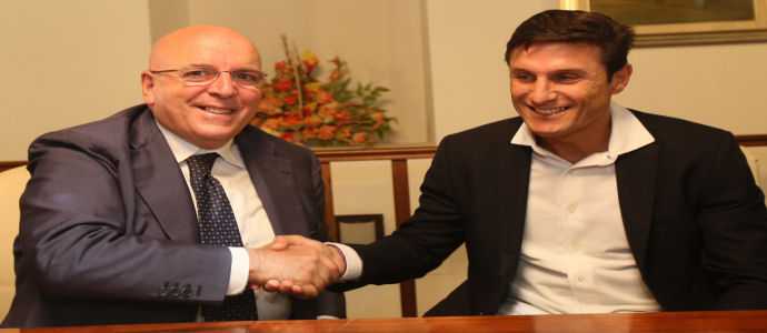 Il presidente Oliverio ha ricevuto a Palazzo Alemanni Javier Zanetti [Foto]