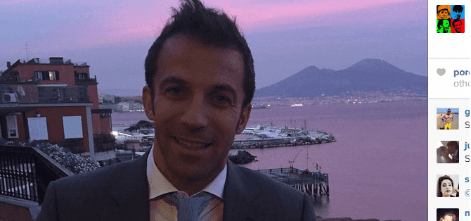 Del Piero, la classe è eterna: foto col Vesuvio nel giorno dei cori contro Napoli
