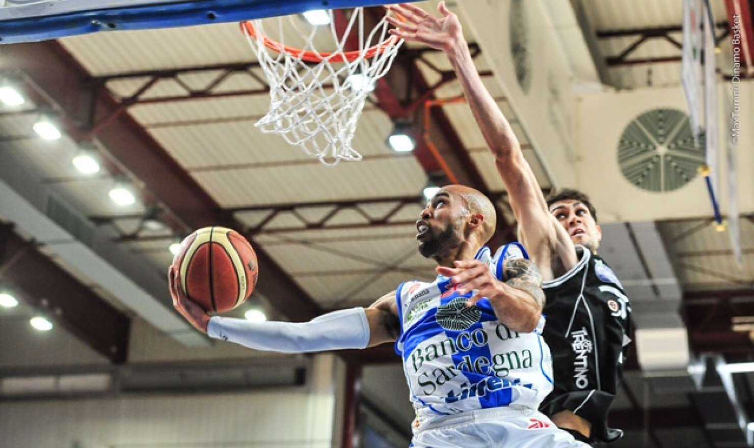 Basket, la Dinamo si aggiudica Gara 4 contro Trento e vola in semifinale, dove affronterà Milano
