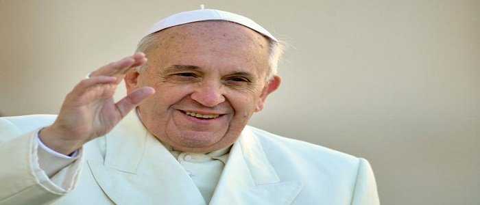 Papa Francesco: lavoro privo di dignità se non si risponde a "precarietà,lavoro nero e malavita"