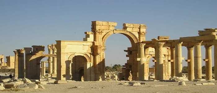 Isis assedia Palmira: 10 soldati siriani decapitati