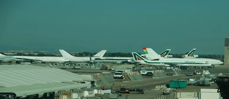 Fiumicino. Tre algerini forzano il portellone dell'aereo e si danno alla fuga