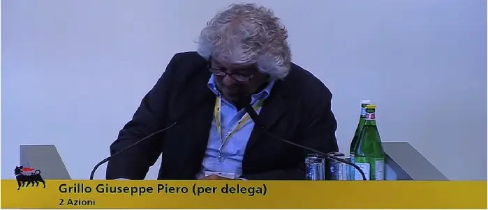 Beppe Grillo agli azionisti: "Eni sistema corruttivo, depreda ed impoverisce Paesi in cui investe"