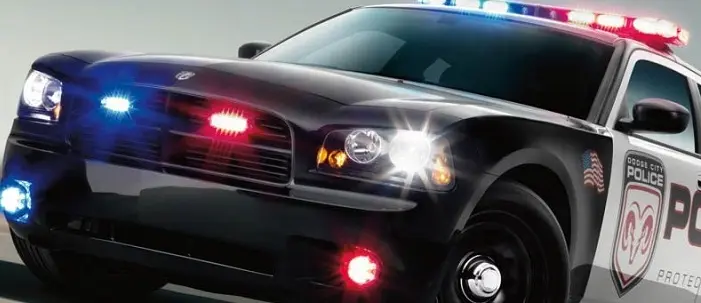 USA: uccisi due agenti di polizia, killer fuggiti a bordo dell'auto delle vittime