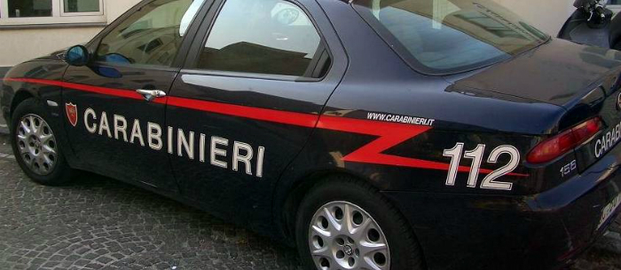 Uccide l'ex fidanzato della figlia a colpi di pistola, arrestato